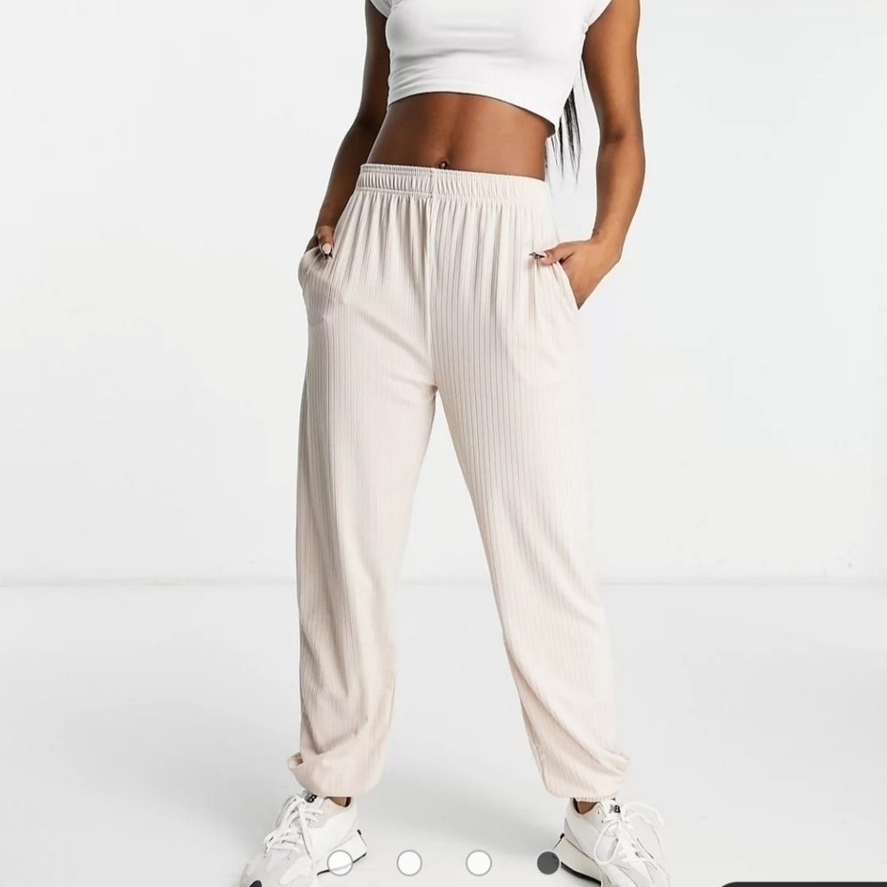 MISSGUIDED 90s‎ ribbed jogger in Beige